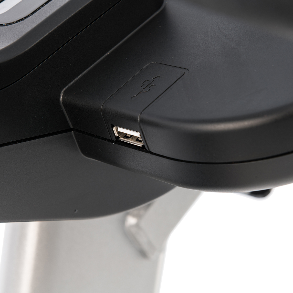 USB tengi á Spirit CU800+ þrekhjóli USB tengi á Spirit CU800+ þrekhjóli